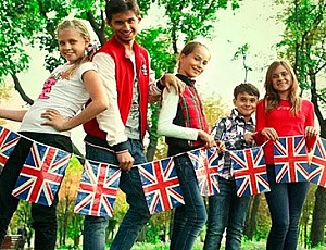 12 лучших летних языковых лагерей