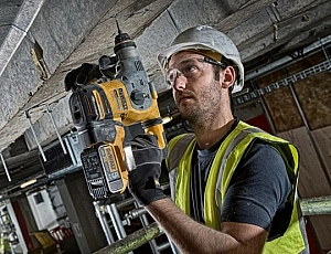 10 лучших перфораторов бренда DeWALT
